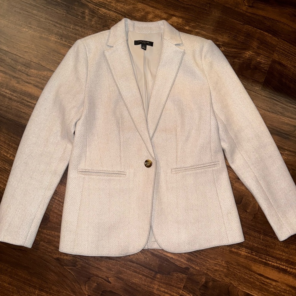 Ann Taylor Tan Blazer - Size 4P - Picture 2 of 8